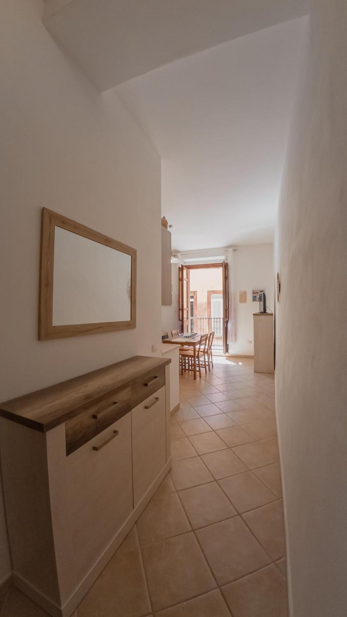 Sardinian Gallery Corso Bosa Bilik gambar